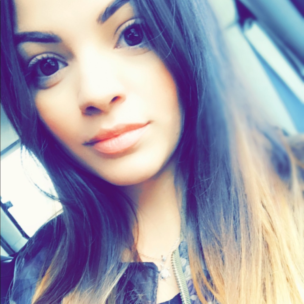 Meet your Posher, Elizabeth